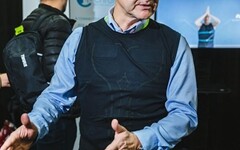 【直击2019 CES】神奇智能T恤堪比钢铁侠，还可预测心脏病发作时间！