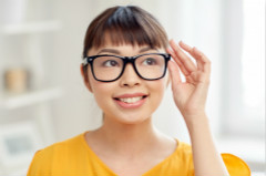 中国青少年眼健康状况调查报告：初高中阶段近视孩子占比最高，30%父母选择眼科医院进行确诊