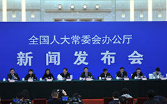 《基本医疗卫生与健康促进法》出台，这是我国卫生与健康领域第一部基础性、综合性的法律