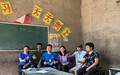 这个带着吉他的22岁小哥哥，已经在大凉山深处支教两年