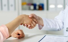 杏仁医生回应35万医生数据被窃：事件过程真实，有内鬼但没泄露信息