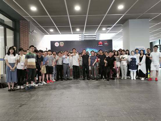 复旦大学上海医学院与华为合作开发全国首个医学人工智能课程